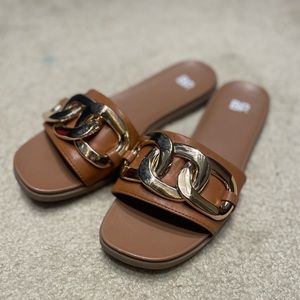 BR sandals brown w gold chAin. Only worn 3x.